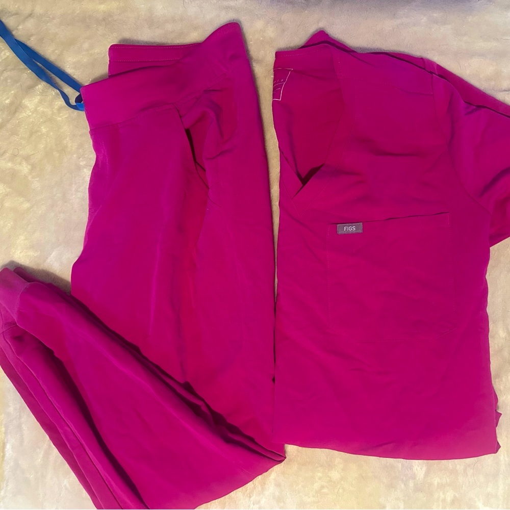 Figs Women's Scrub Set in Bright Pink